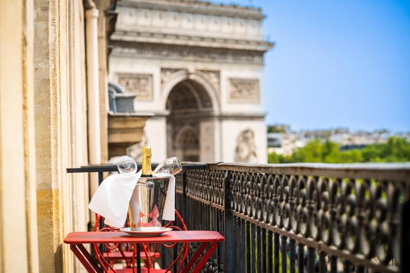Superior Double Room With Balcony and Arc de Triomphe View image 3
