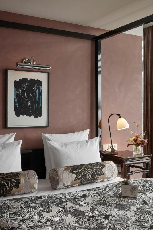 Deluxe Double Room with Balcony image 2