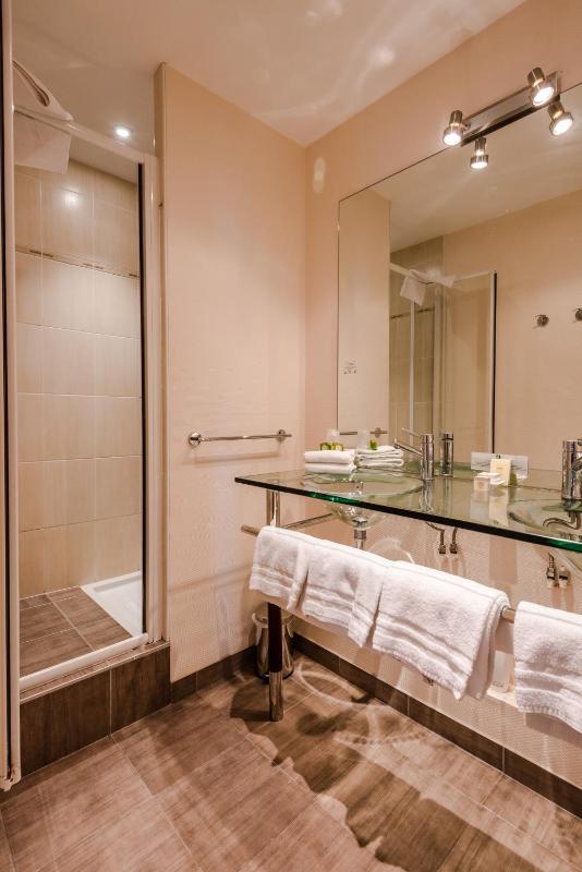 Quadruple Room with Shower image 4