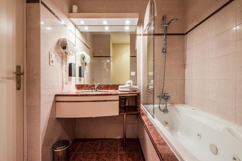 Standard Double Room image 1