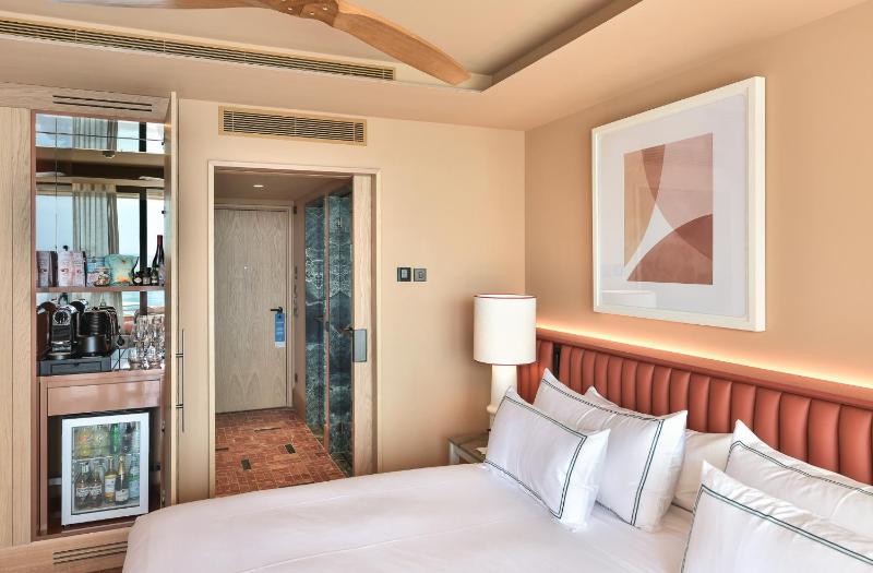 Double Room with Frontal Sea View and Livingroom (3 Adults) image 2