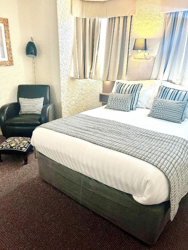 Double Room image 4
