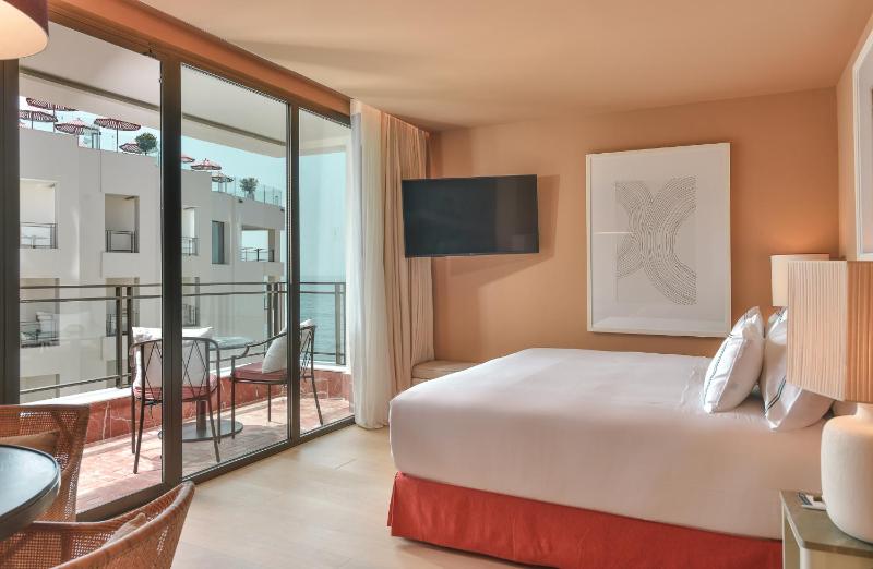 Junior Suite with Partial Sea View (4 Adults) image 1