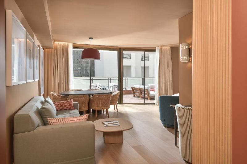 Junior Suite with Partial Sea View (4 Adults) image 3