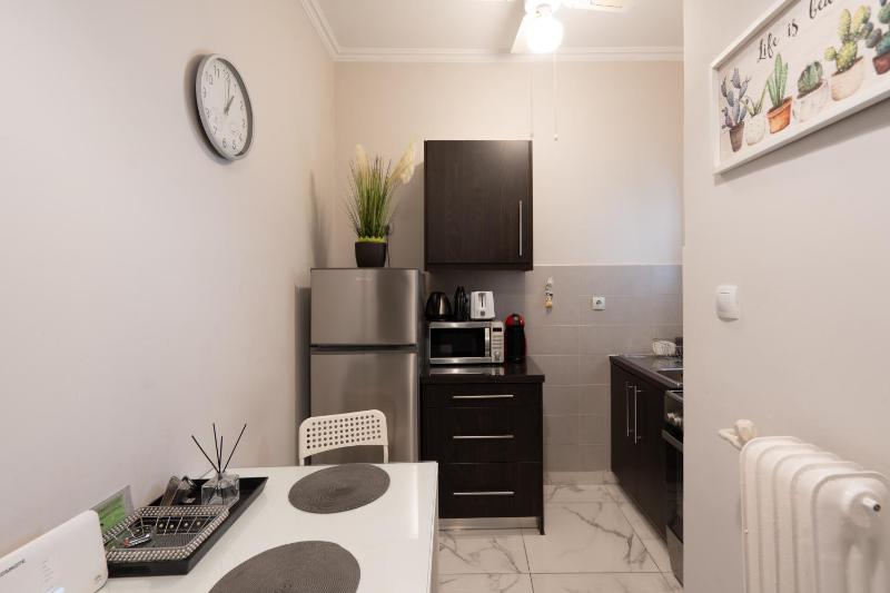 One-Bedroom Apartment image 1