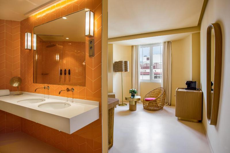 Junior Suite with Gran Via View image 3