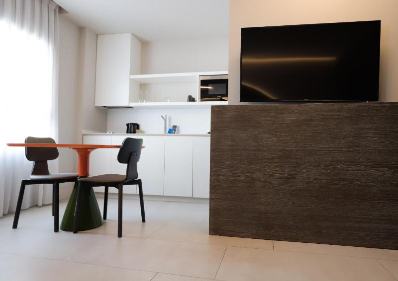Standard Suite image 3