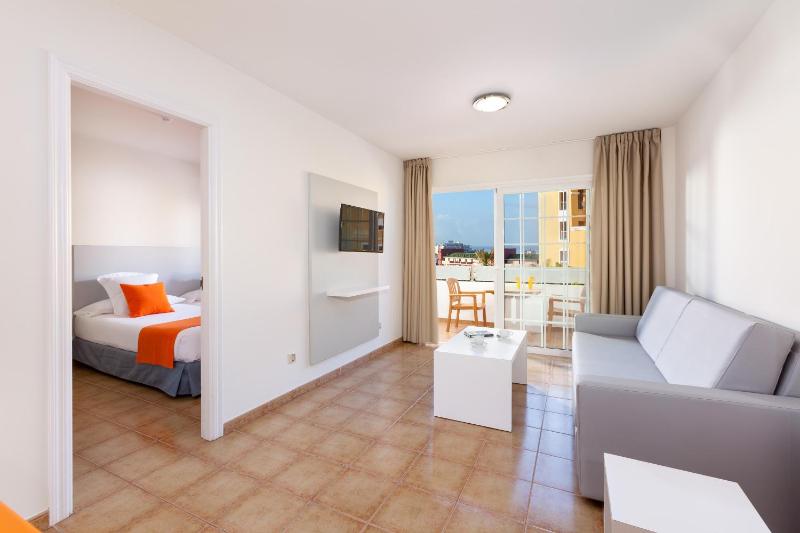 One-Bedroom Family Room (2 Adults + 1 Child) image 3