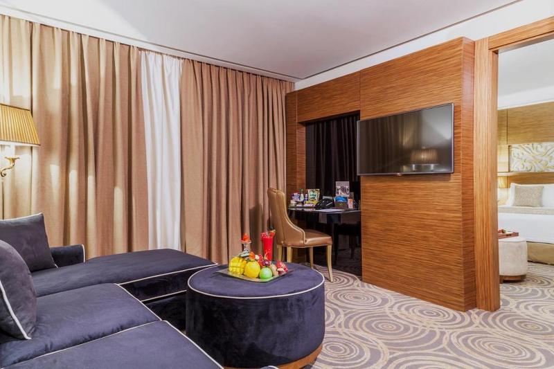 Executive Suite image 2
