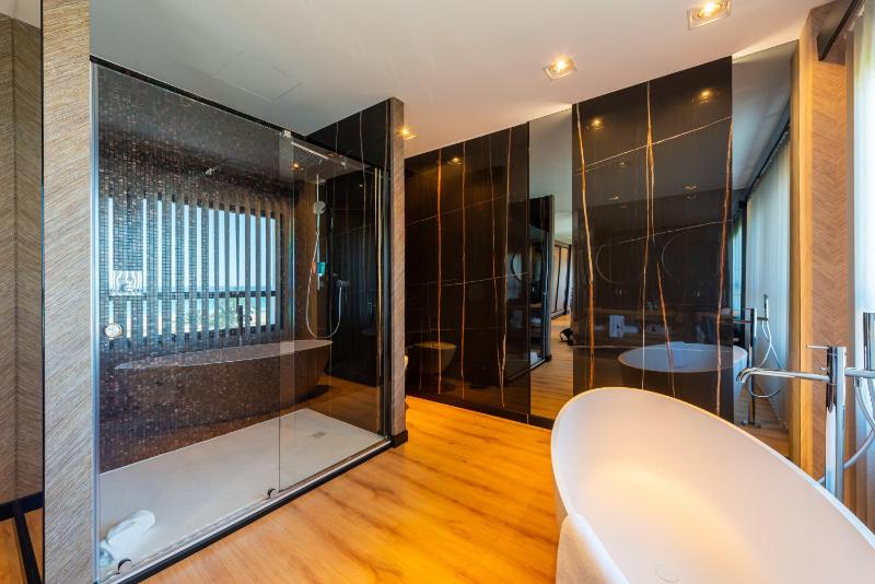 Deluxe Suite with Sea View image 1