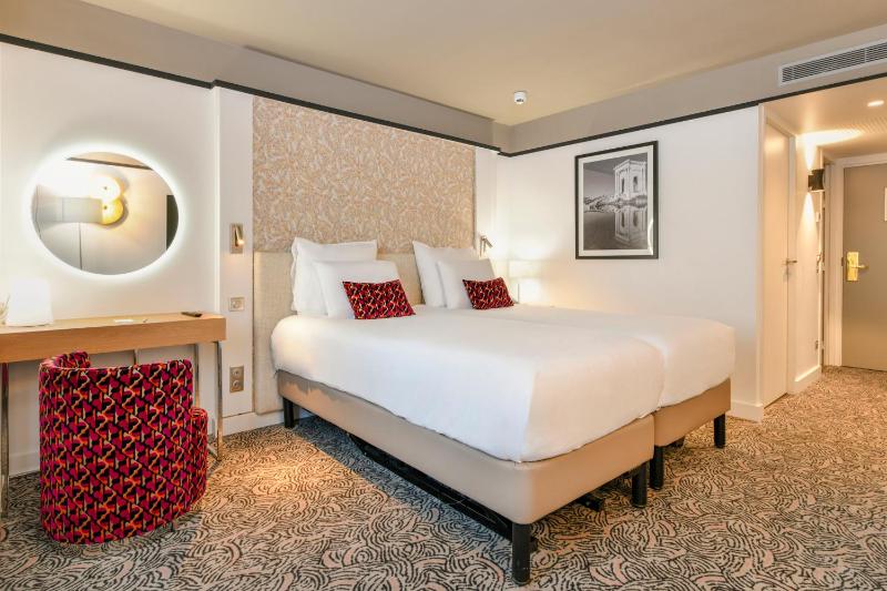 Superior Twin Room image 3