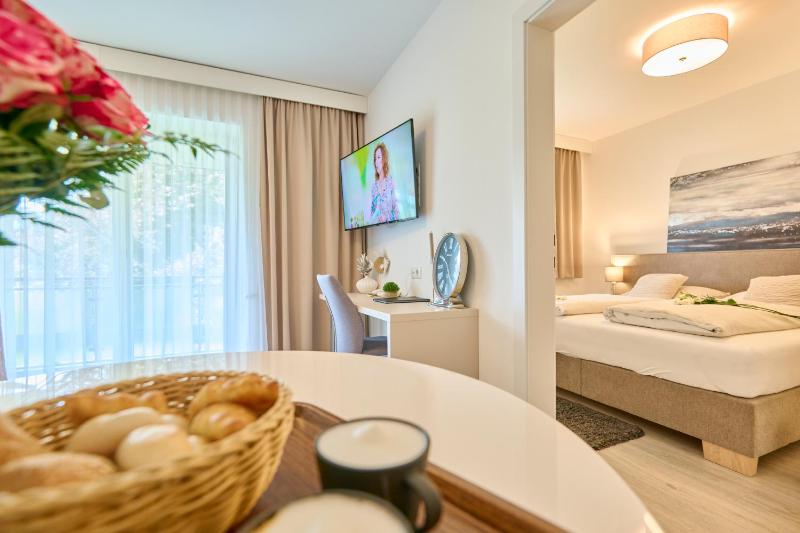 Deluxe One-Bedroom Apartment with Balcony  image 2