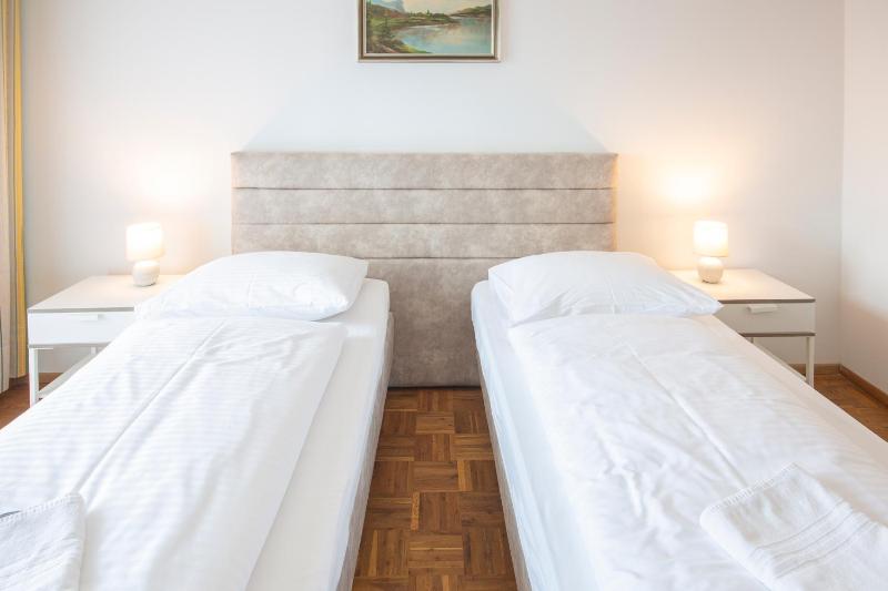Double Room with Balcony image 4