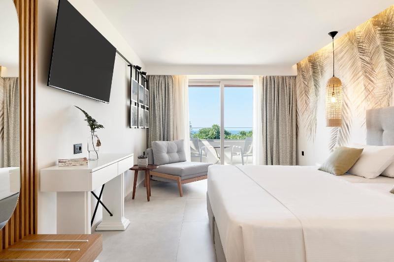 Double Room with Sea View  image 1