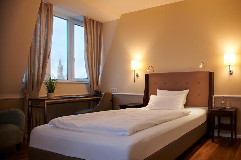 Economy Single Room image 4