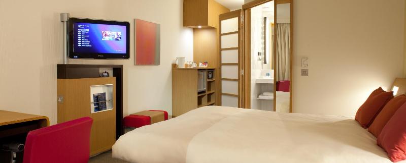 Superior Queen Room image 4