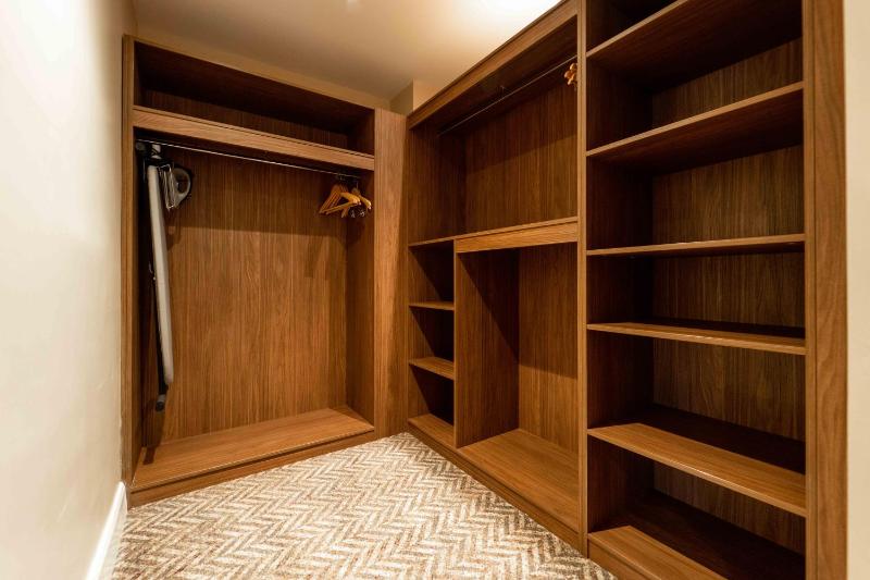 Deluxe Family Room image 2