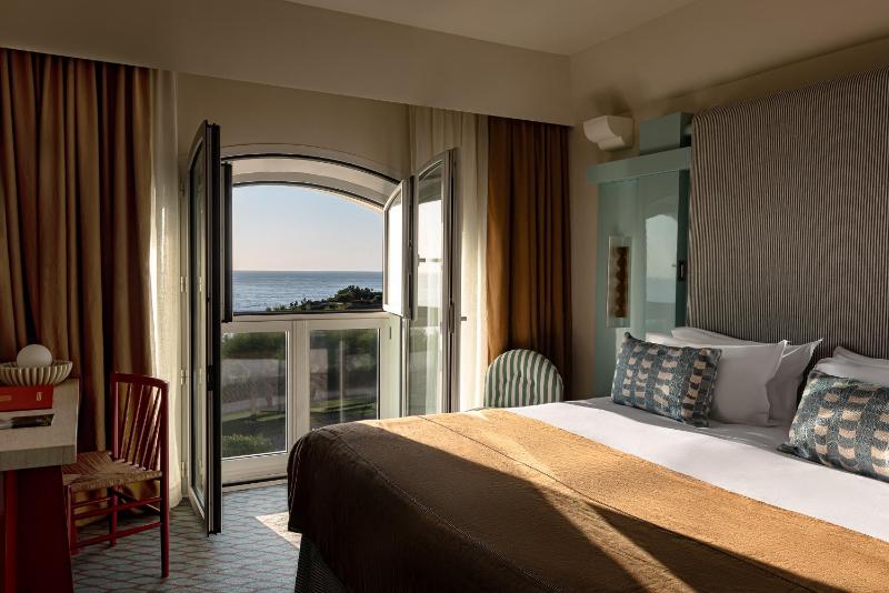 Superior Double or Twin Room with Sea View image 4
