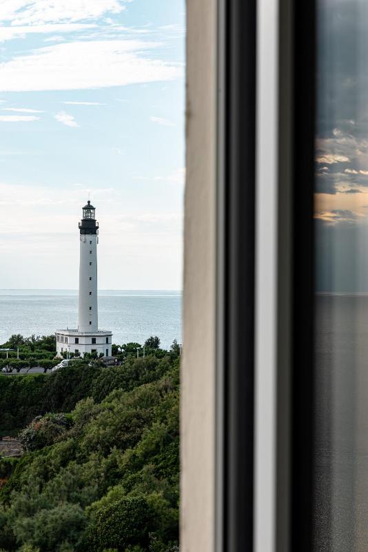 Deluxe Double Room with Sea View image 4