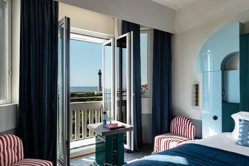 Deluxe Double Room with Sea View image 1