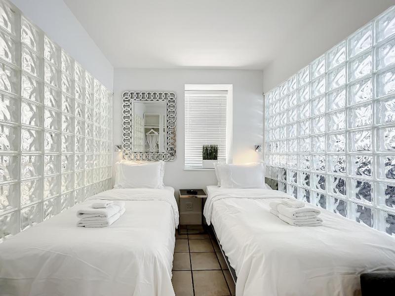 CasaGrandeSouthBeach by AmericanVacationLiving 4RM - image 17