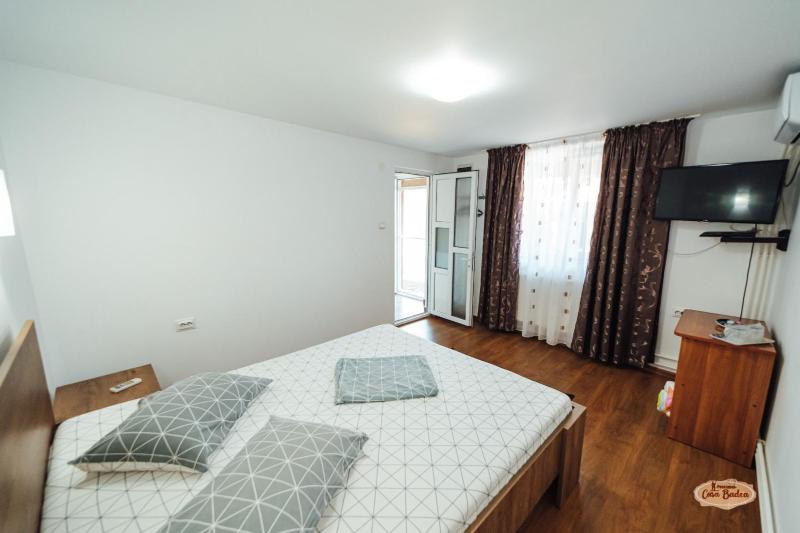 Apartment with Private Bathroom image 3