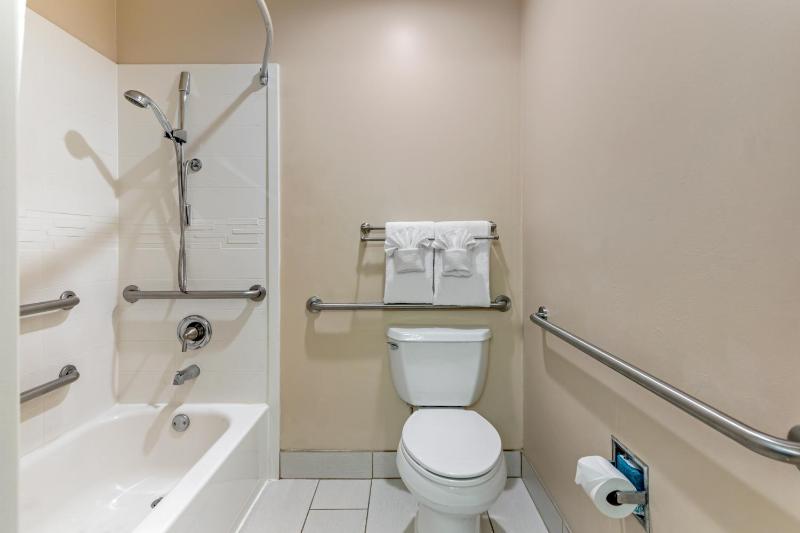 Standard Room, 2 Queen Beds, Accessible Tub, Non Smoking image 2