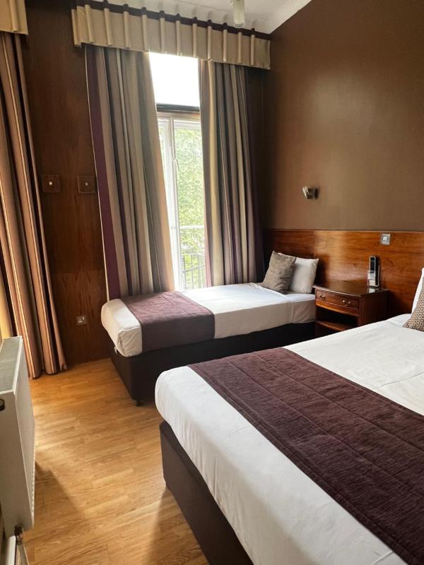 Triple Room image 3