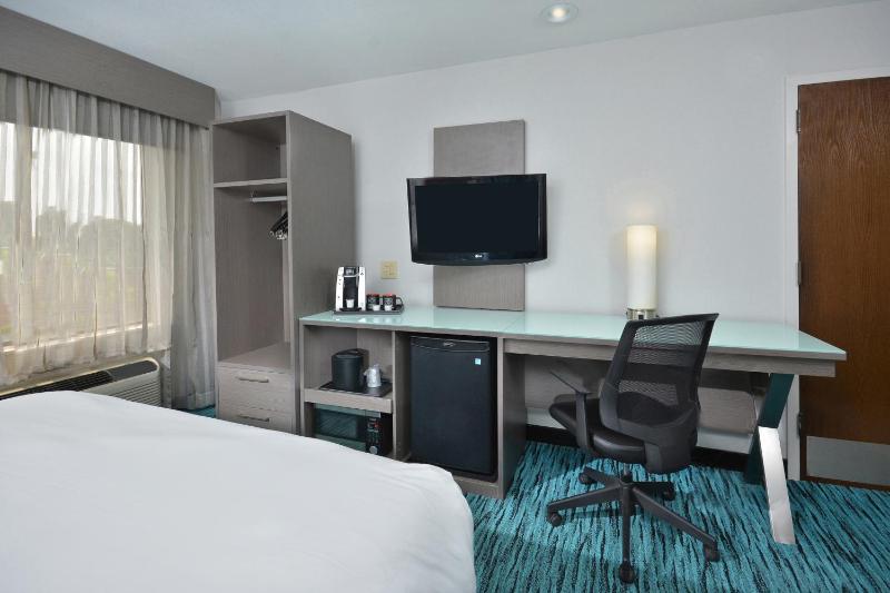 King Room - Non-Smoking image 2