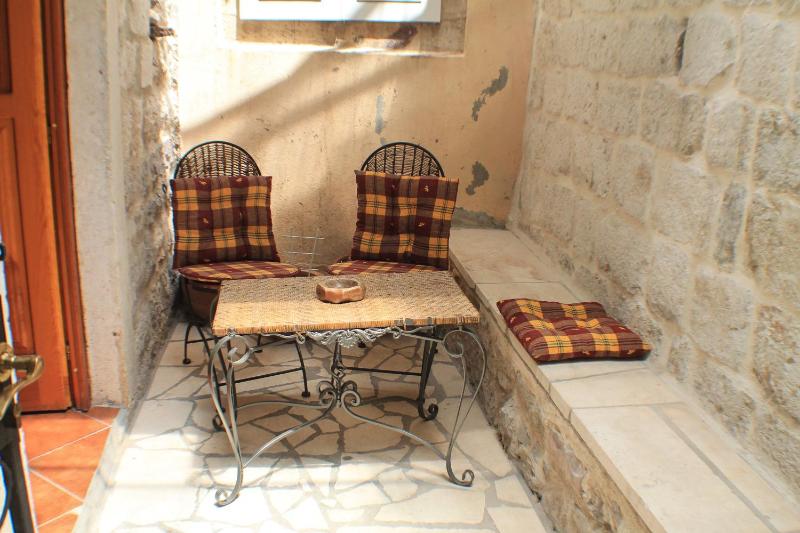 Studio with Patio image 3