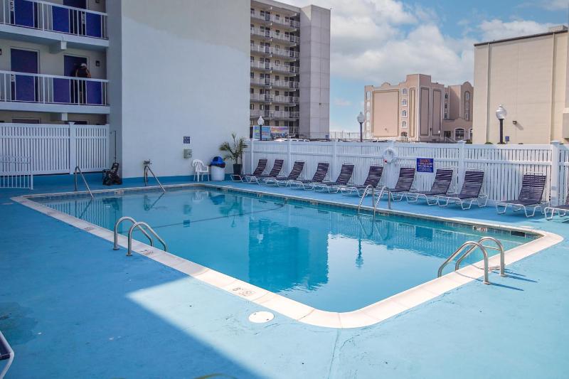 Tower 1 Ocean View Efficiency image 4