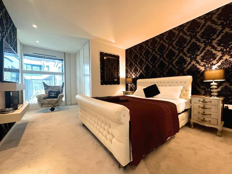 Luxury Apartment in Birmingham City Centre - image 1