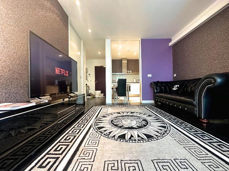 Luxury Apartment in Birmingham City Centre - image 10