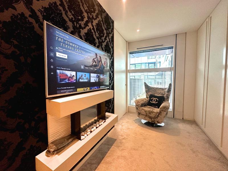 Luxury Apartment in Birmingham City Centre - image 8