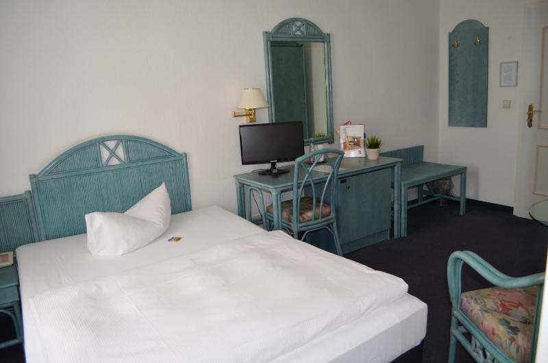 Single Room image 3