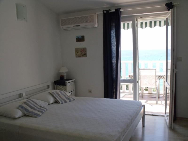 Apartments by the sea Rogoznica - 4805 - image 9