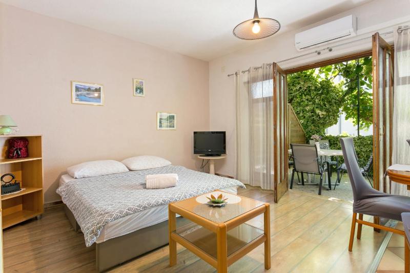 Apartments with parking space Kastel Stafilic Kastela - 20802 - image 22