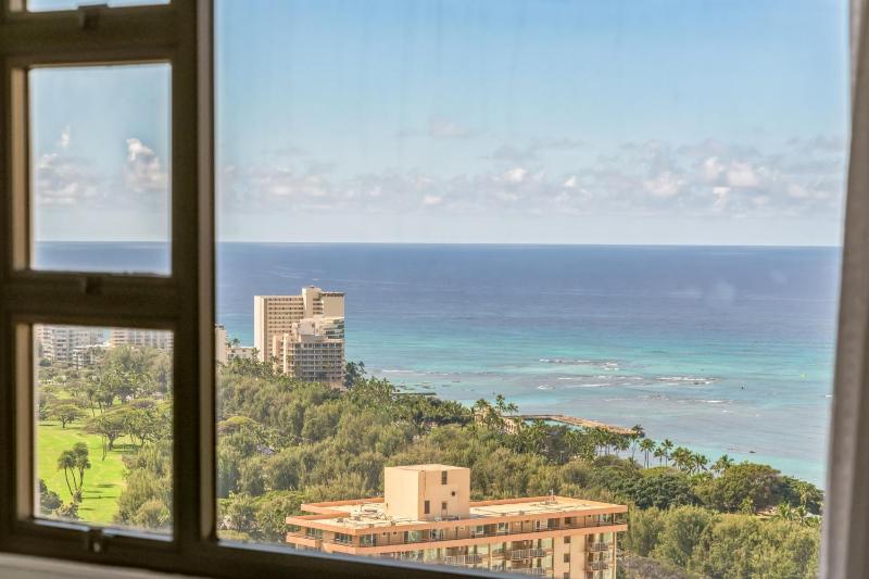 Waikiki Banyan Condo With Panoramic 37th Floor Ocean Views - image 16