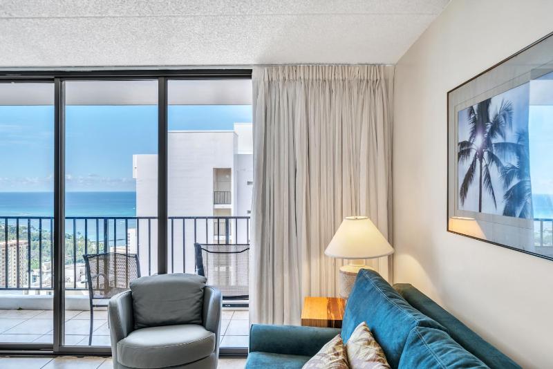 Waikiki Banyan Condo With Panoramic 37th Floor Ocean Views - image 5