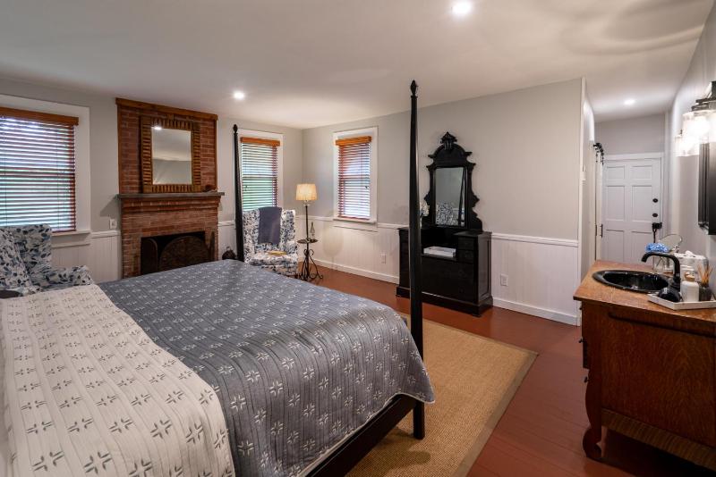 Superior King Room image 2