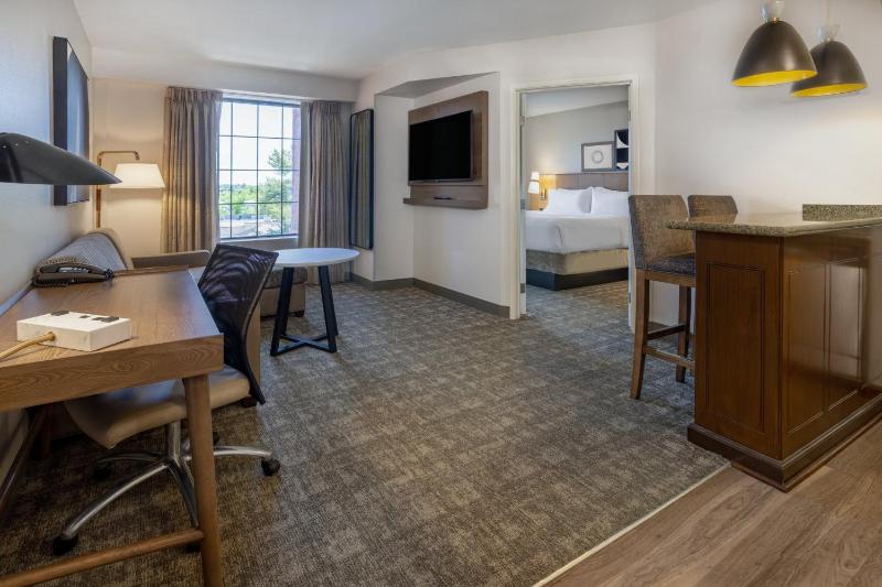 One-Bedroom Suite with Two Queen Beds image 3