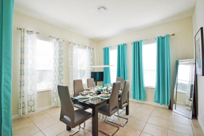 Reunion Retreat home - image 8