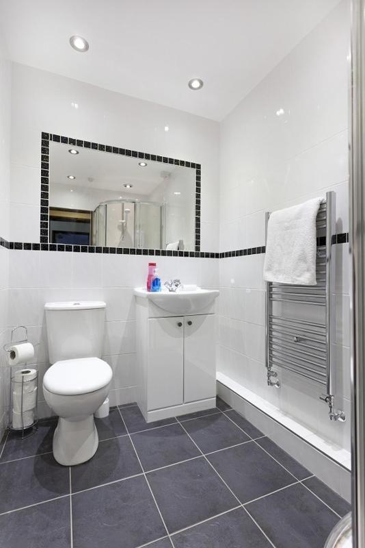 City Centre Apartment - Your own 7 Bedrooms Apartment at THE FORESTERS INN - Huntingdon Street - opposite Victoria Centre Shopping Centre - Full Kitchen - Pub is Not Open - Parking Cars and High Top Vans at five pounds a Day - Sunday 1pm Check-Out - image 18