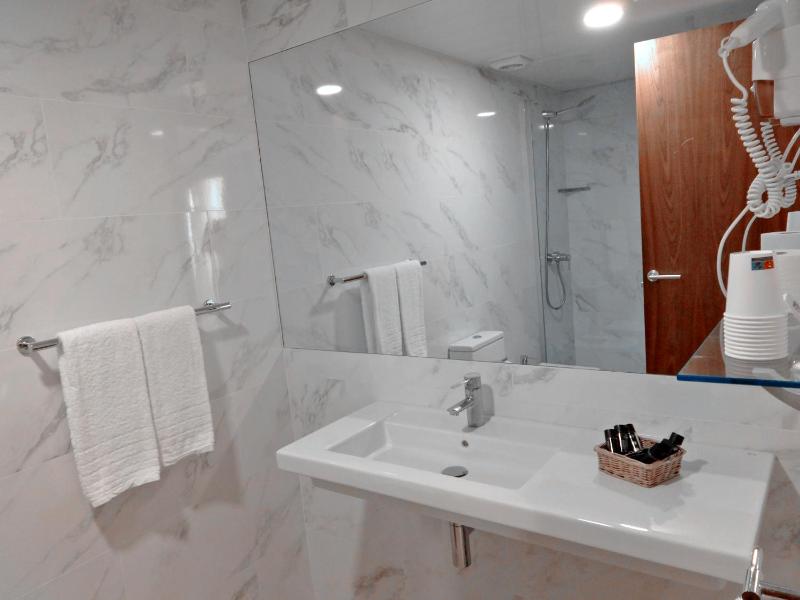 Superior Triple Room image 2