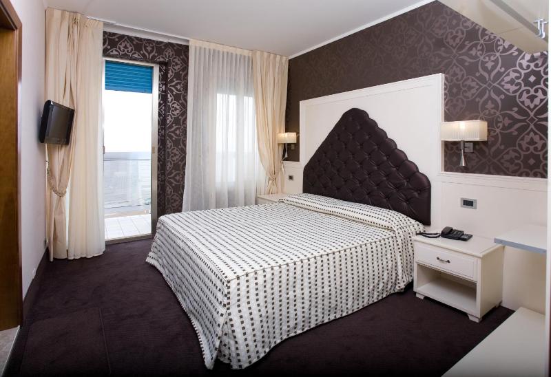 Junior Suite (2 adults) with Sea View image 4