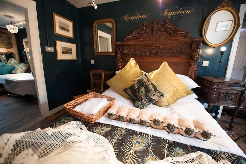 One-Bedroom Suite image 2