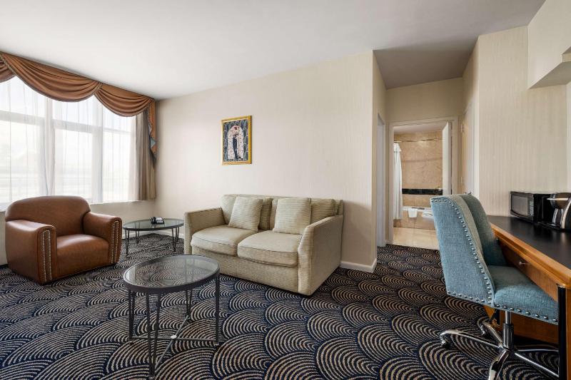 King Suite image 4