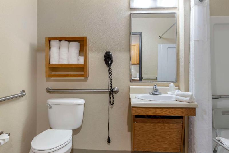 Double Room - Disability Access/Smoking image 2
