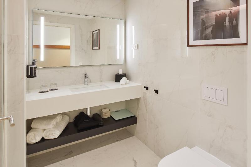 Via Sants Hotel Barcelona Tapestry Collection by Hilton - image 8