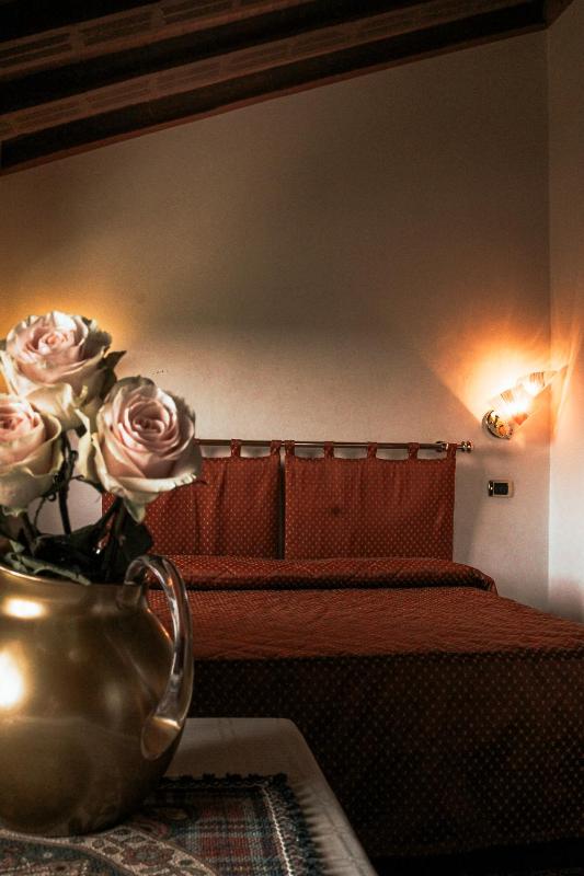 Double Room image 3